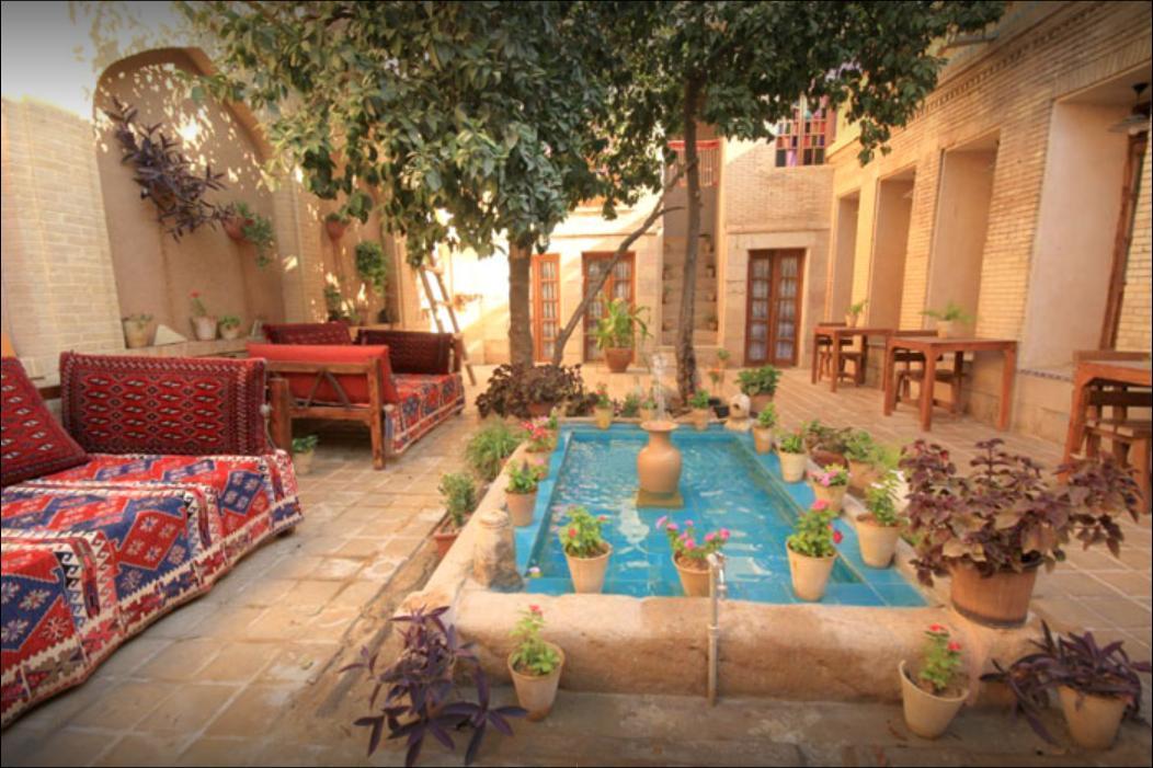 اجاره خانه سنتی ماه منیر در شیراز