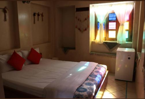 اجاره خانه سنتی ماه منیر در شیراز