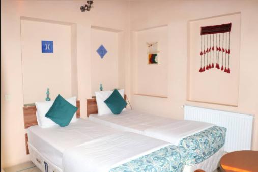 اجاره خانه سنتی ماه منیر در شیراز