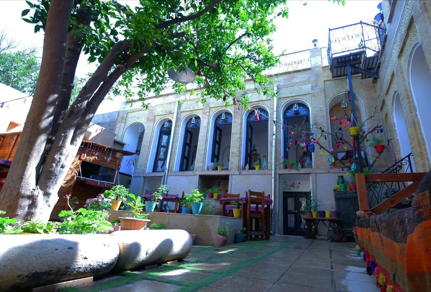 رزرو اقامتگاه بوم گردی ترنجستان در شیراز