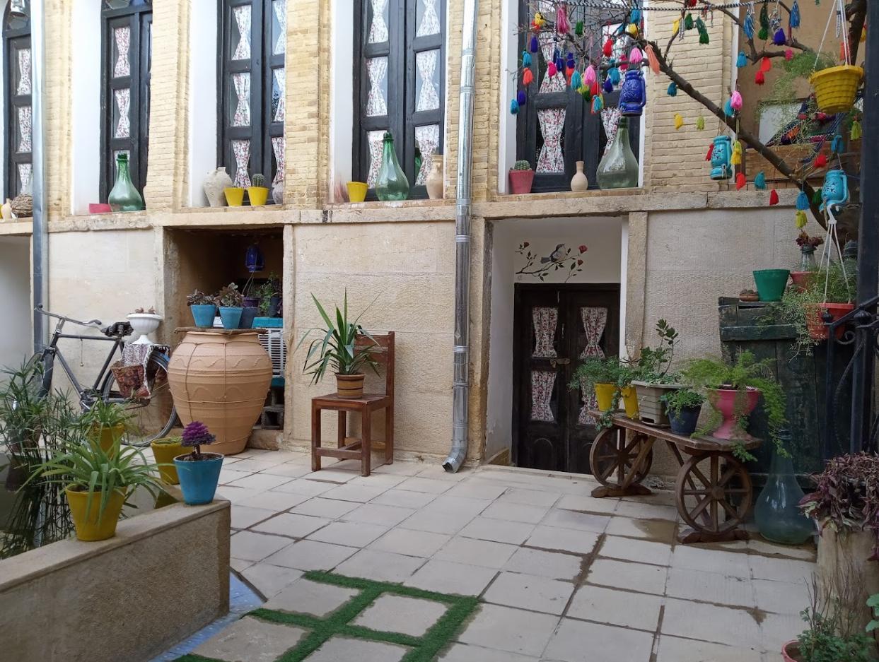 رزرو اقامتگاه بوم گردی ترنجستان در شیراز