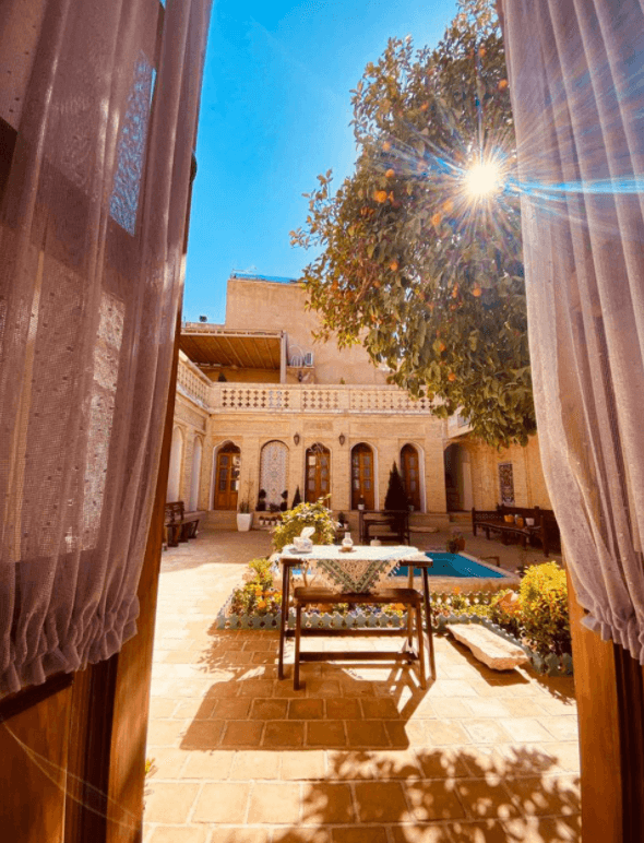 اجاره اقامتگاه بوم گردی توتی در شیراز