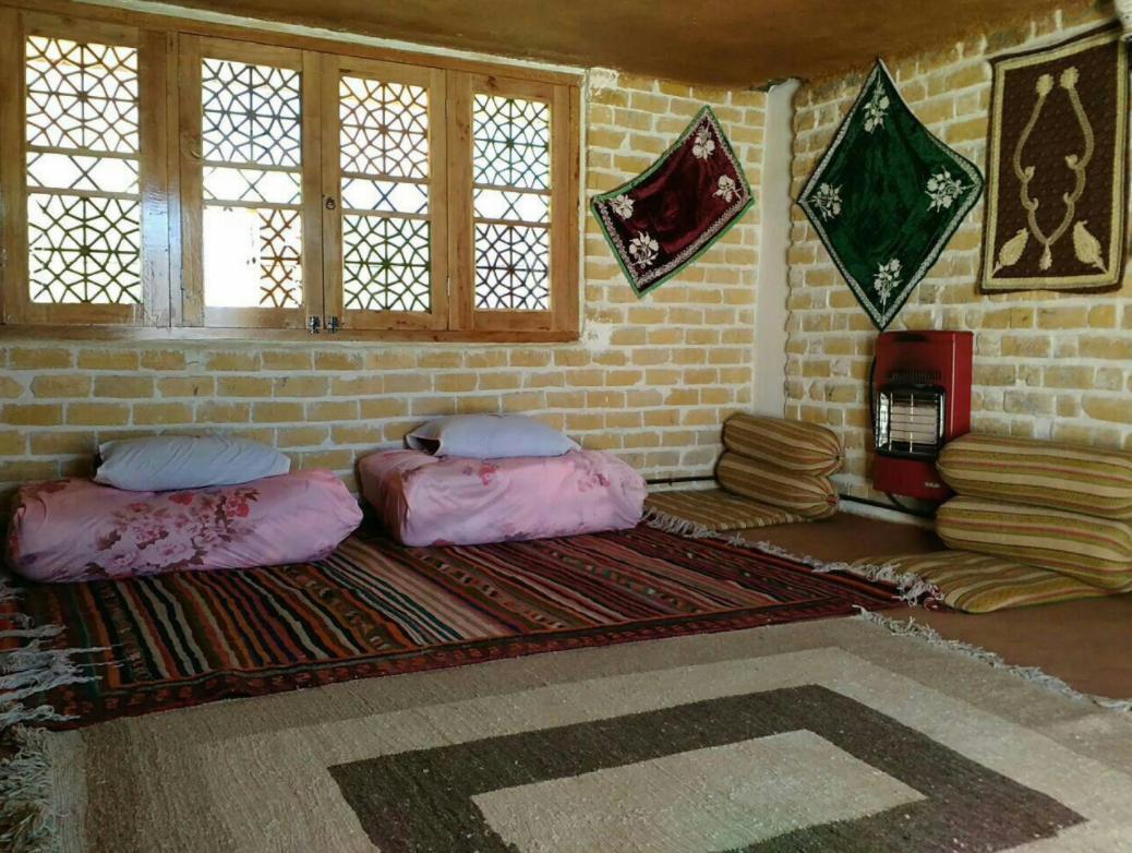 اقامتگاه بوم گردی باغ گلها در ارسنجان