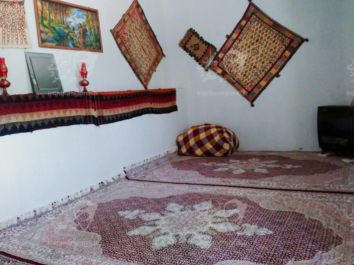 اقامتگاه بوم گردی باغ گلها در ارسنجان