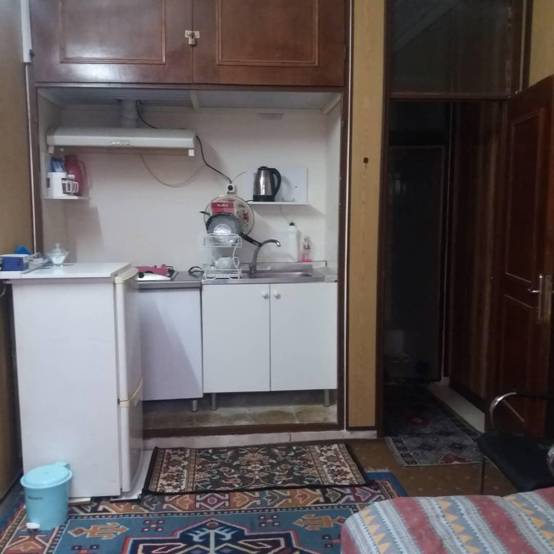 اجاره سوئیت همکف با پارکینگ در خیابان دانشگاه