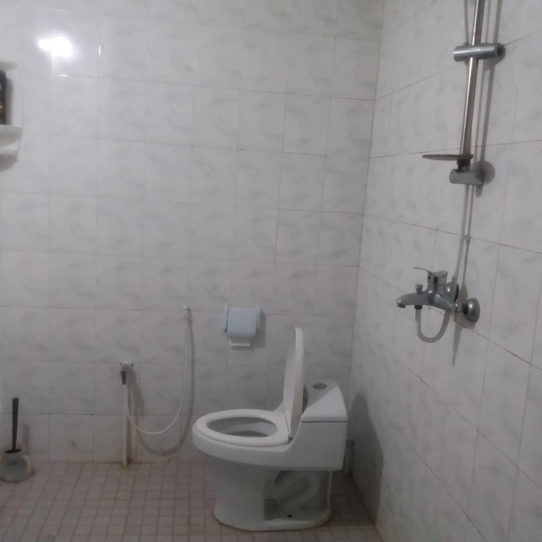 اجاره سوئیت همکف با پارکینگ در خیابان دانشگاه