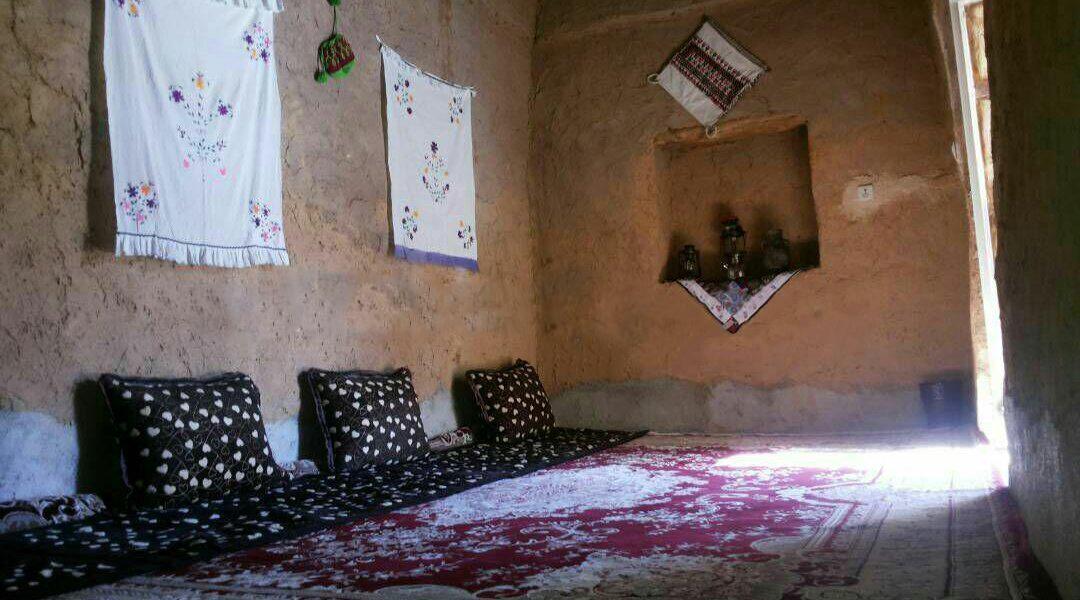 اقامتگاه بوم گردی لایزنگان در داراب