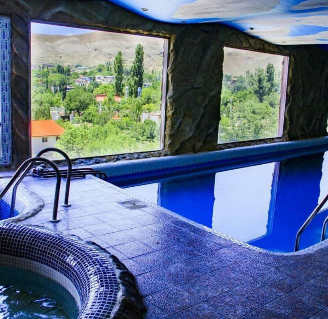 ویلای لوکس با استخر سرپوشیده ابگرم