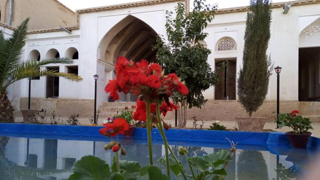 اقامتگاه بوم گردی جاوید در نی ریز