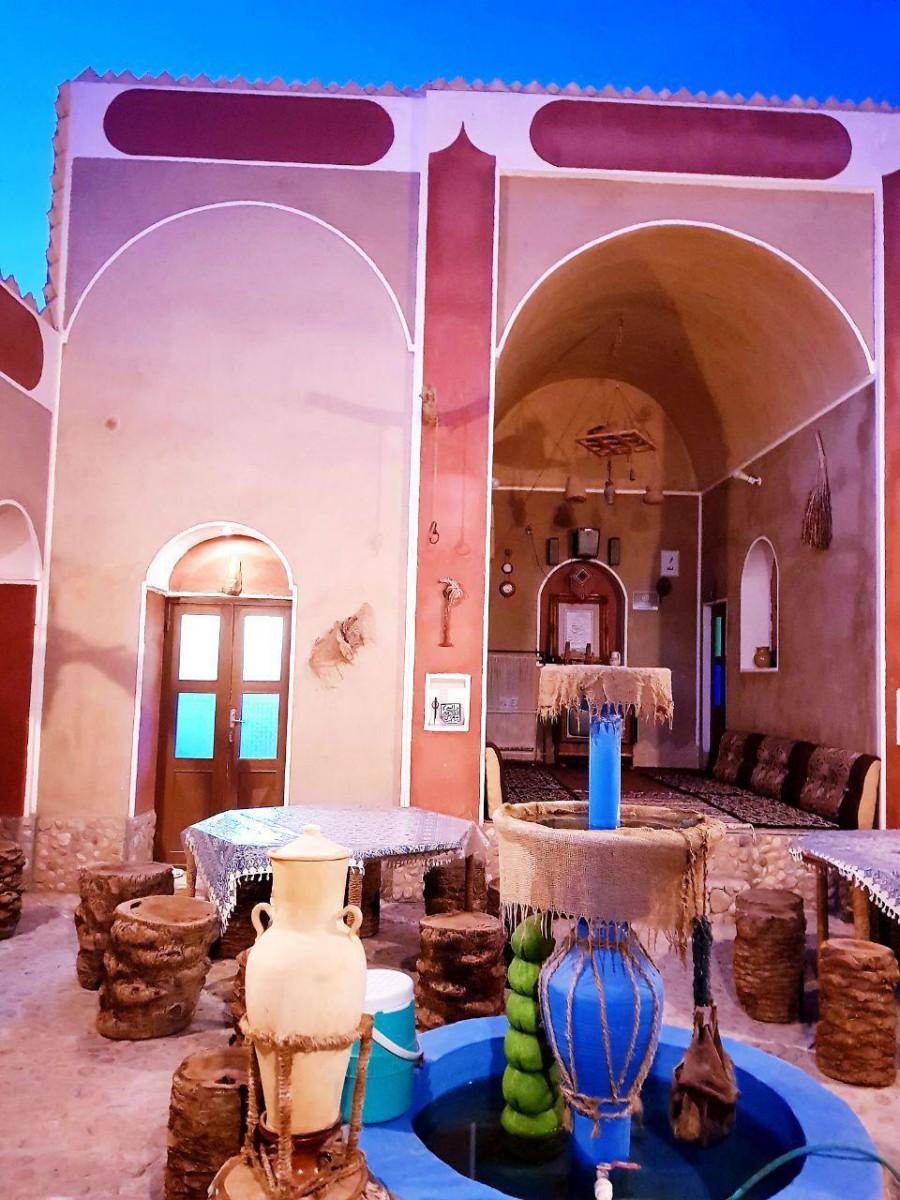 اقامتگاه بوم گردی میرزا بیگ در خور و بیابانک