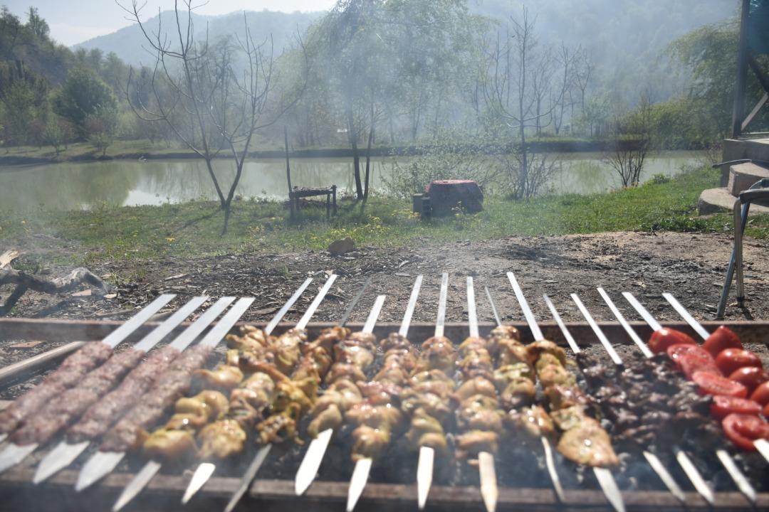 اجاره کلبه جنگلی لب آب در روستای نکا