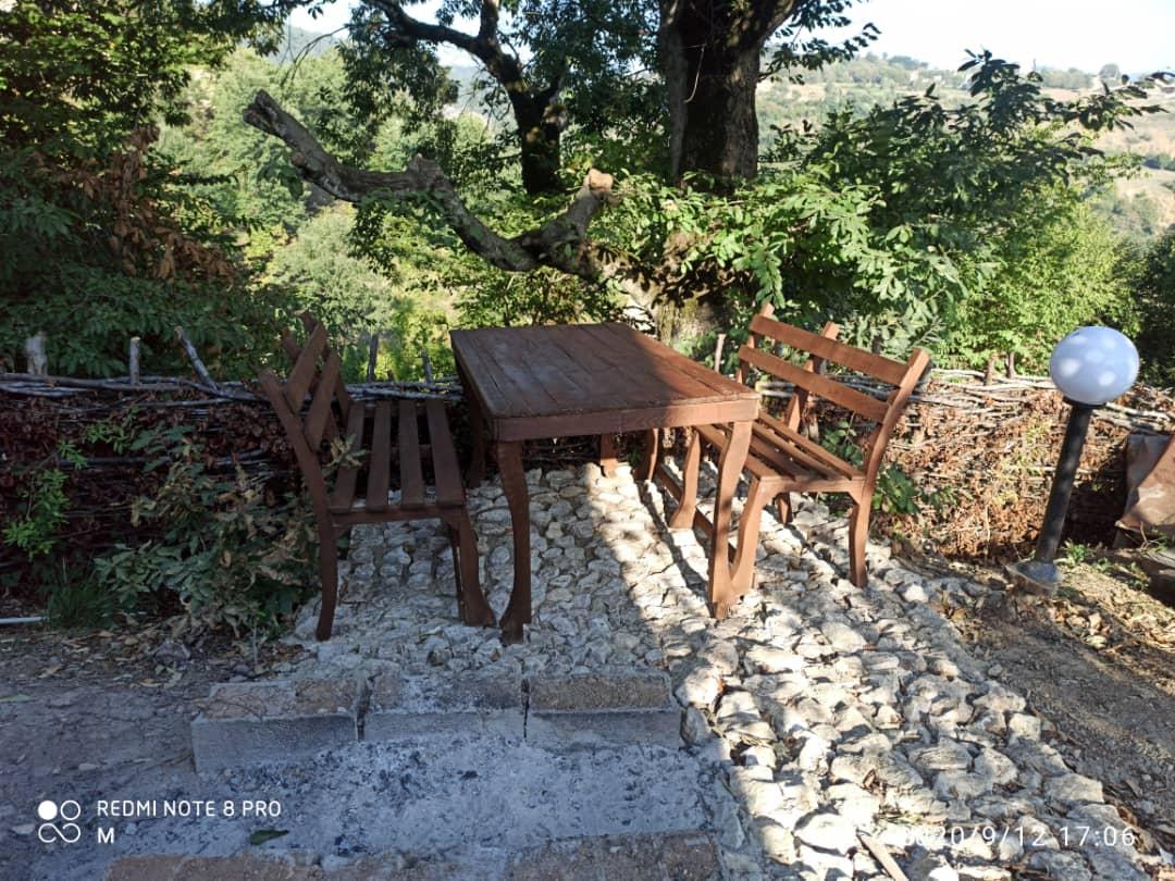 ویلای جنگلی چسبیده به دریاچه سد اقامتگاه وارش