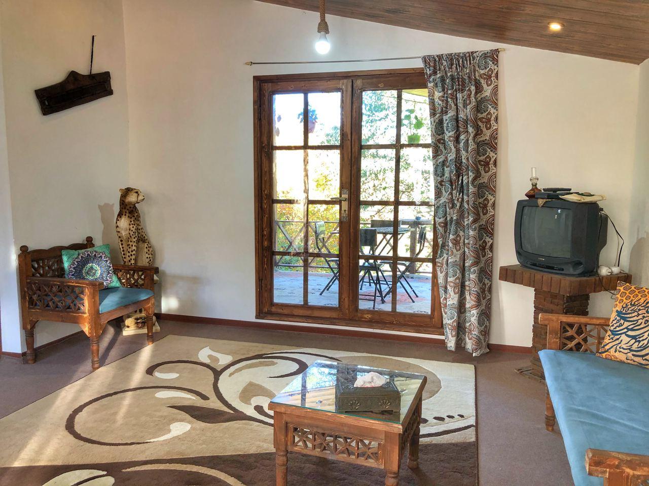 ویلای جنگلی چسبیده به دریاچه سد اقامتگاه وارش