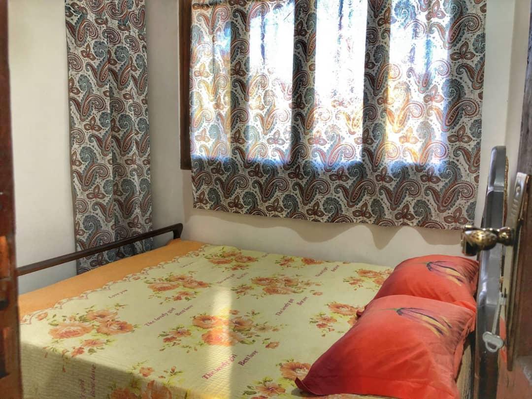 ویلای جنگلی چسبیده به دریاچه سد اقامتگاه وارش