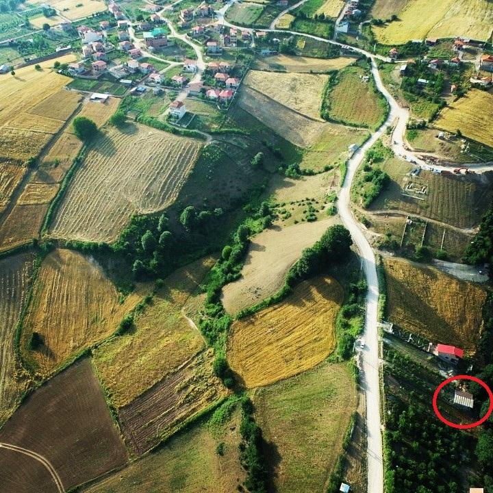 ویلای جنگلی چسبیده به دریاچه سد اقامتگاه وارش