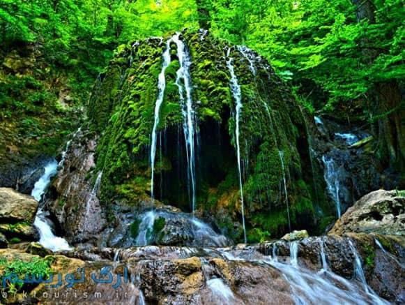 ویلای جنگلی چسبیده به دریاچه سد اقامتگاه وارش