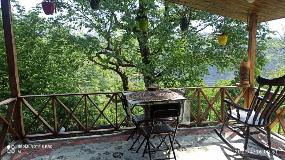 ویلای جنگلی چسبیده به دریاچه سد اقامتگاه وارش