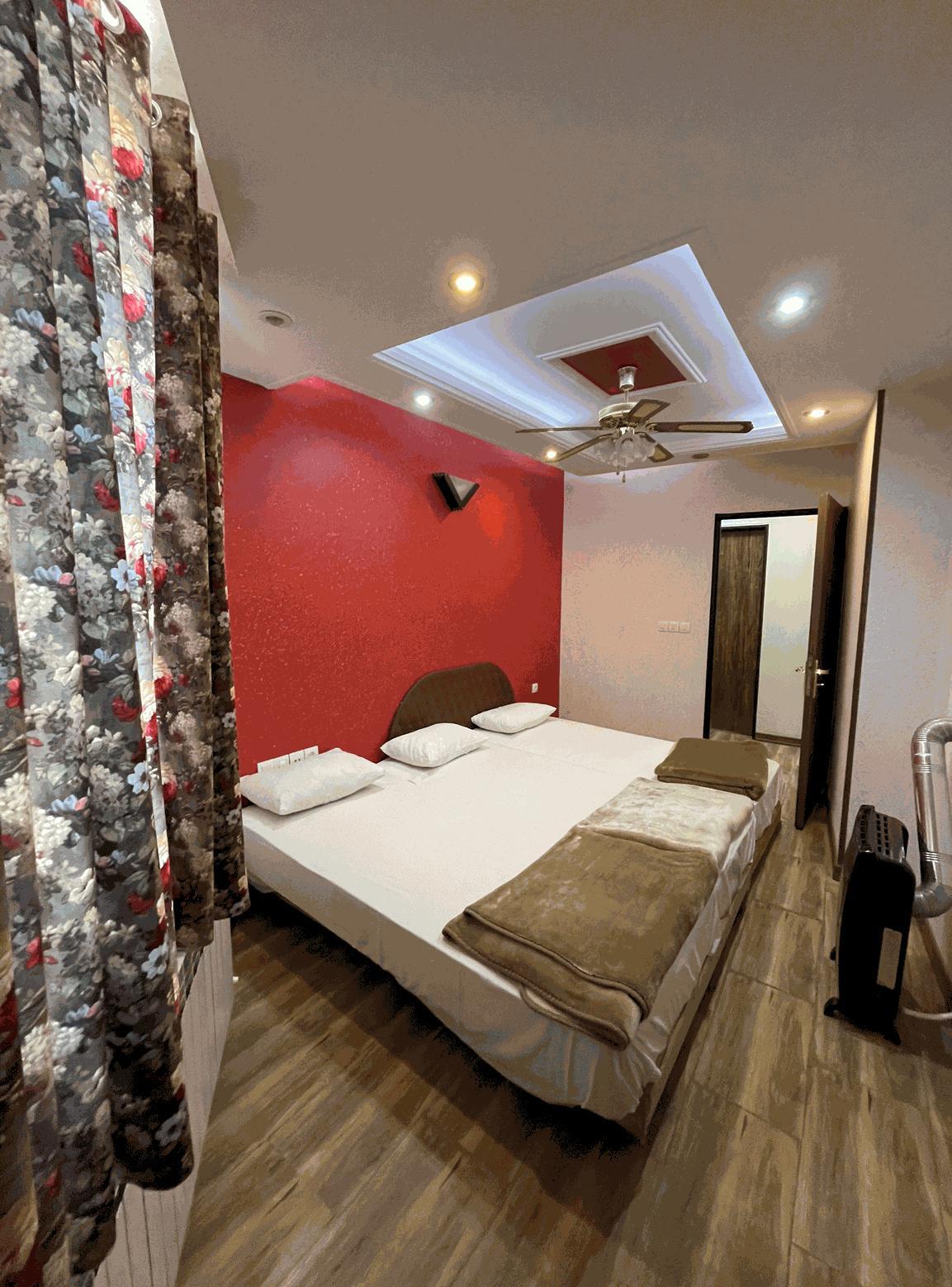 اجاره ویلا جنگلی کردان استخر اب گرم