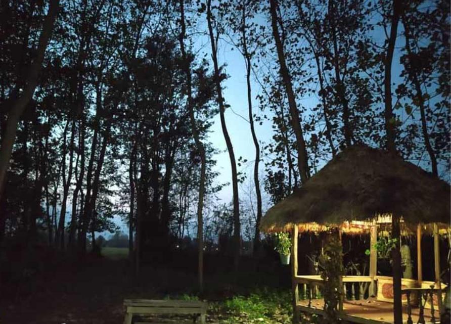 اقامتگاه روستایی هلوچین در خشکبیجار