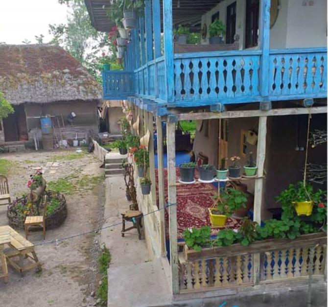 اقامتگاه روستایی هلوچین در خشکبیجار