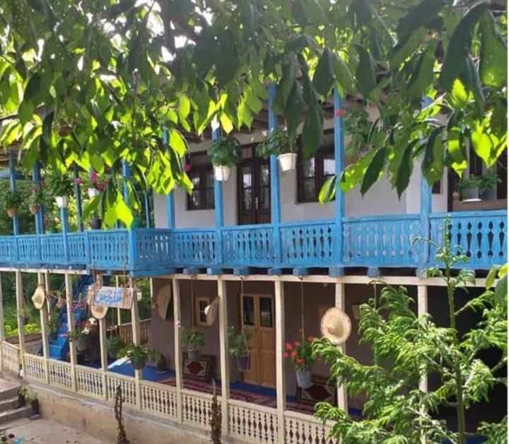 اقامتگاه روستایی هلوچین در خشکبیجار