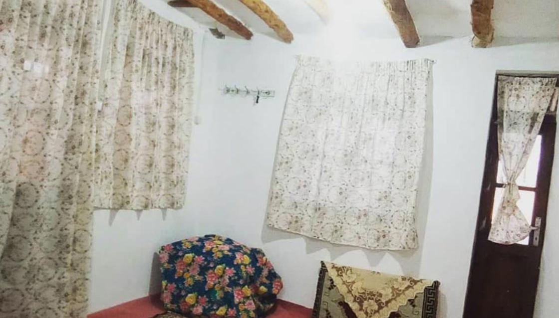 اقامتگاه روستایی هلوچین در خشکبیجار