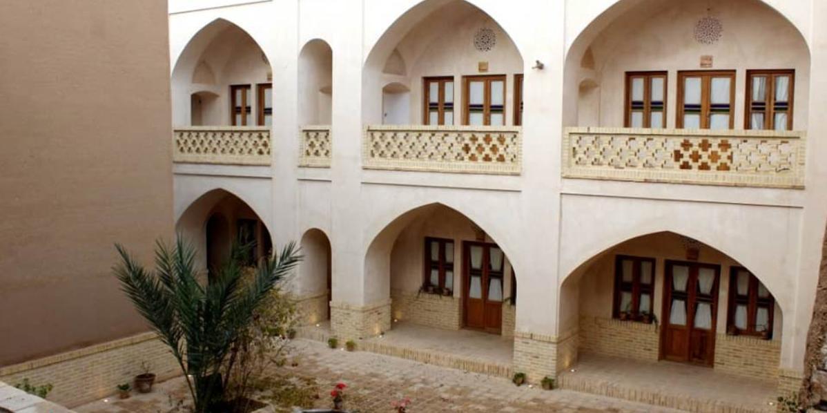 اقامتگاه سرای طاقچشمه در آران و بیدگل