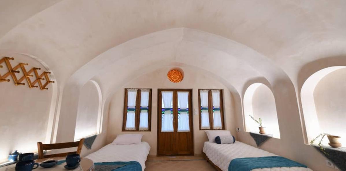 اقامتگاه سرای طاقچشمه در آران و بیدگل