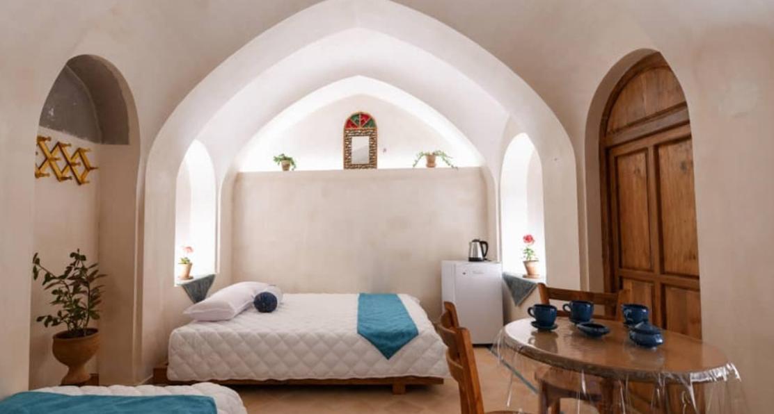 اقامتگاه سرای طاقچشمه در آران و بیدگل