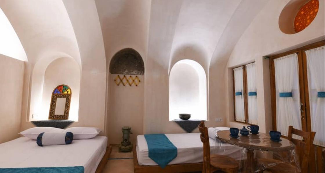 اقامتگاه سرای طاقچشمه در آران و بیدگل