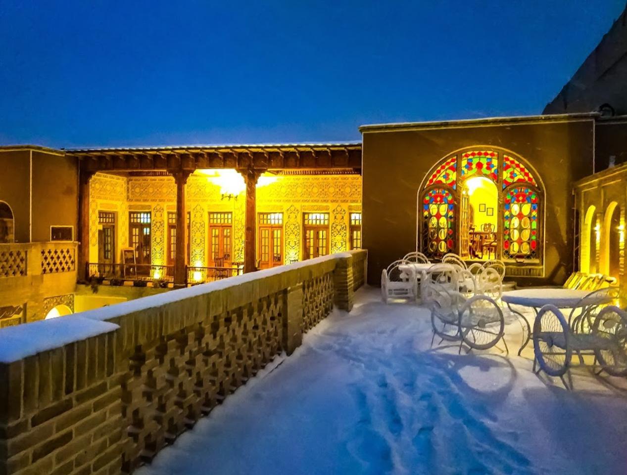 اجاره اقامتگاه عمارت عباس قلی خان در آباده