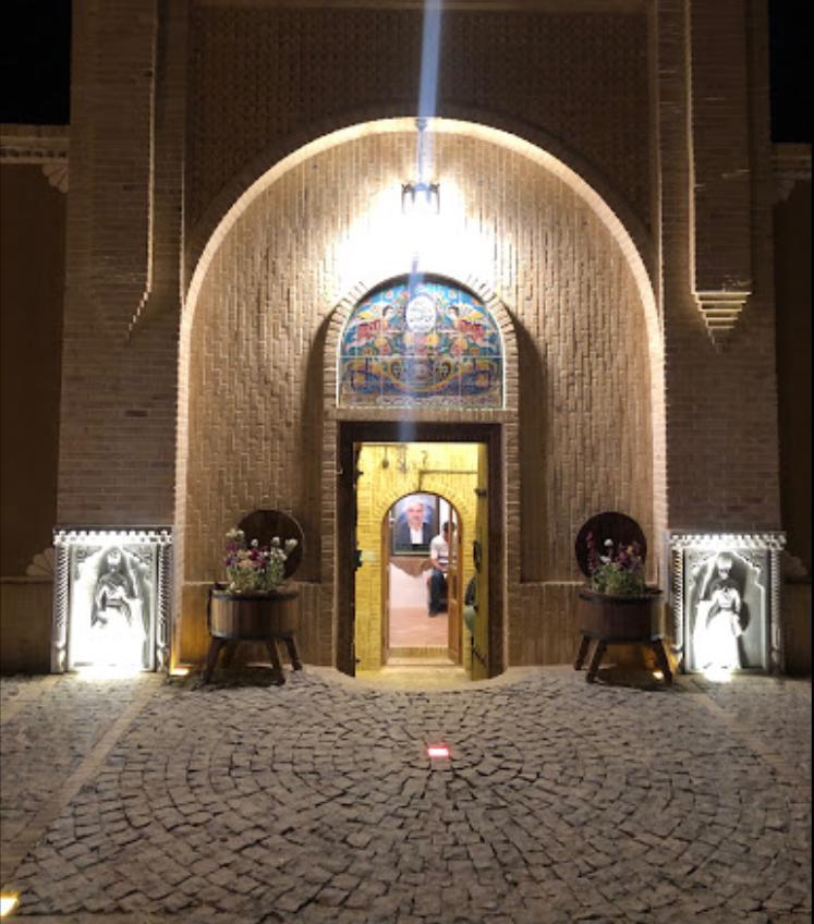 اجاره اقامتگاه عمارت عباس قلی خان در آباده