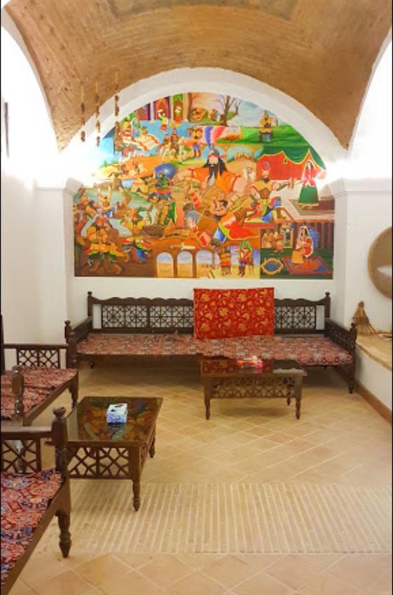 اجاره اقامتگاه عمارت عباس قلی خان در آباده