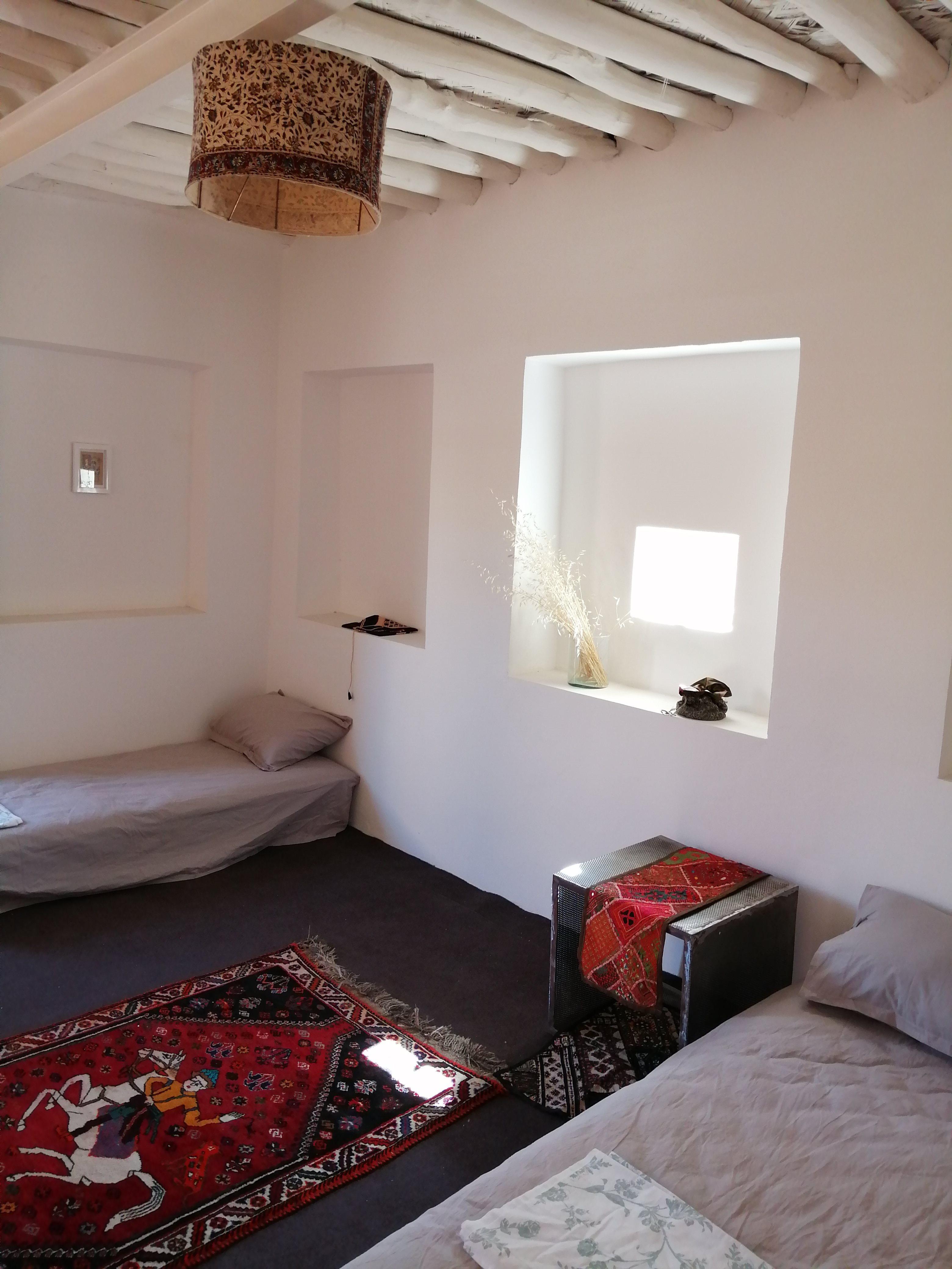 اقامتگاه بوم گردی نیمروز در سروستان