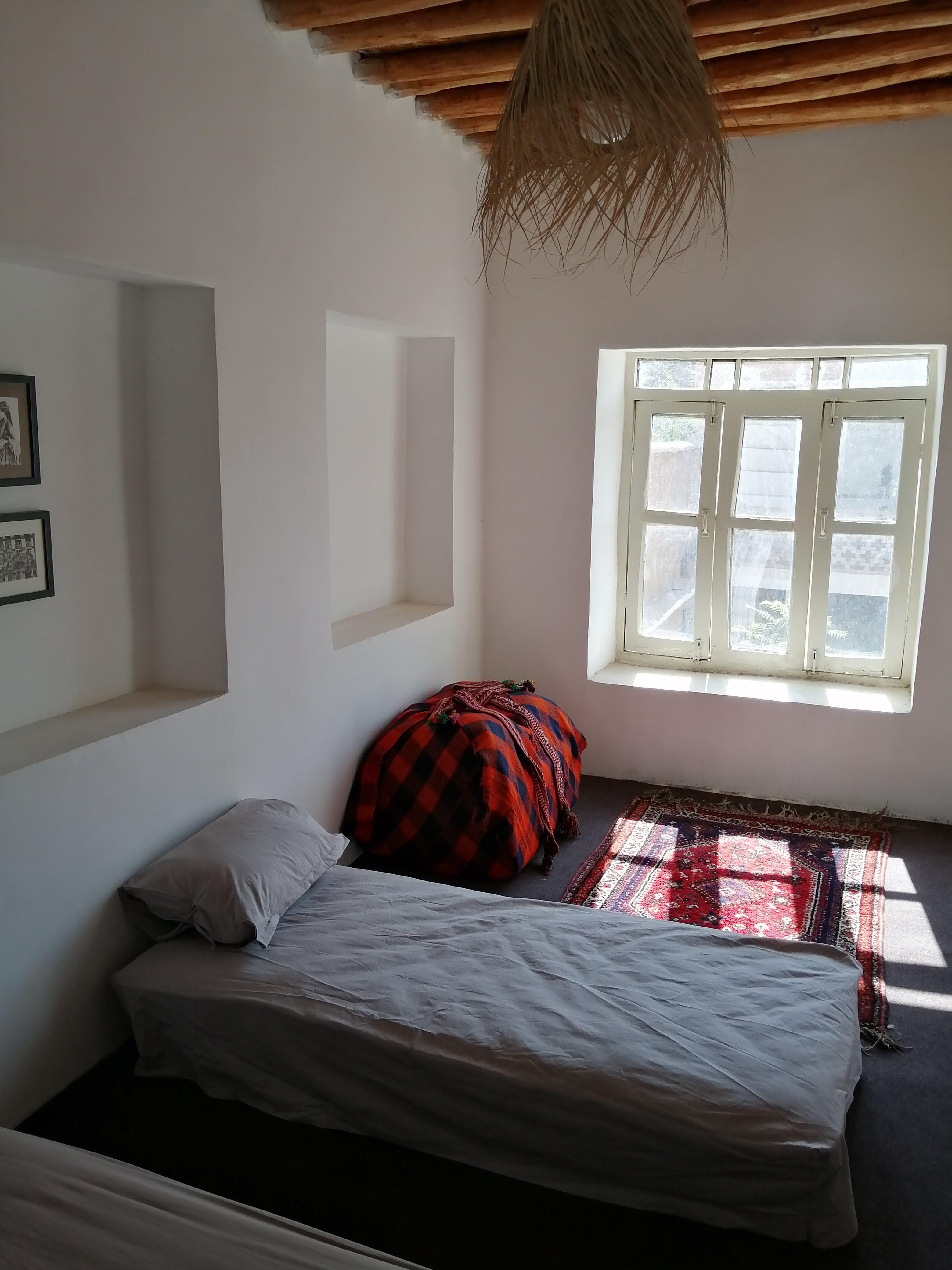 اقامتگاه بوم گردی نیمروز در سروستان