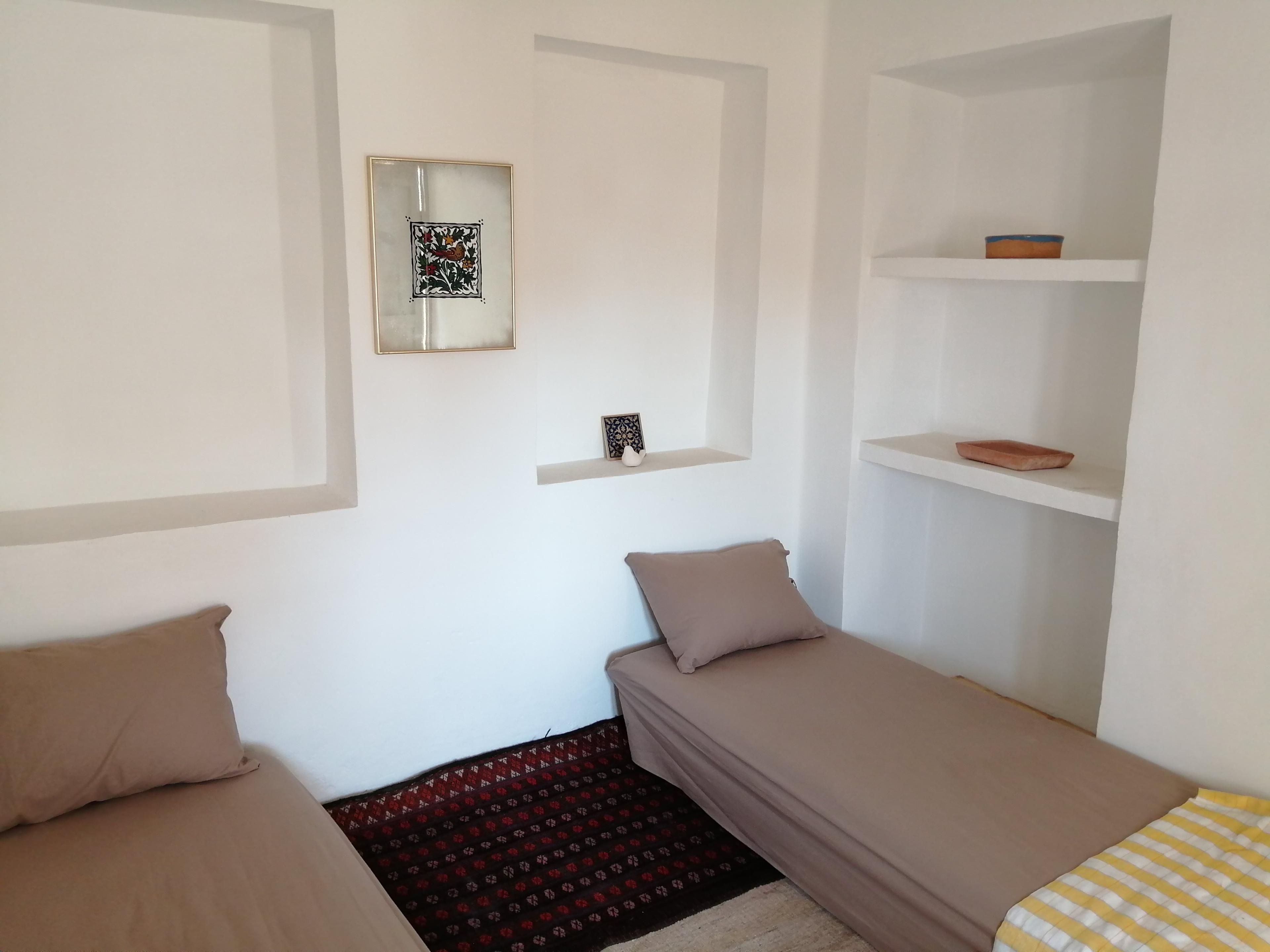 اقامتگاه بوم گردی نیمروز در سروستان