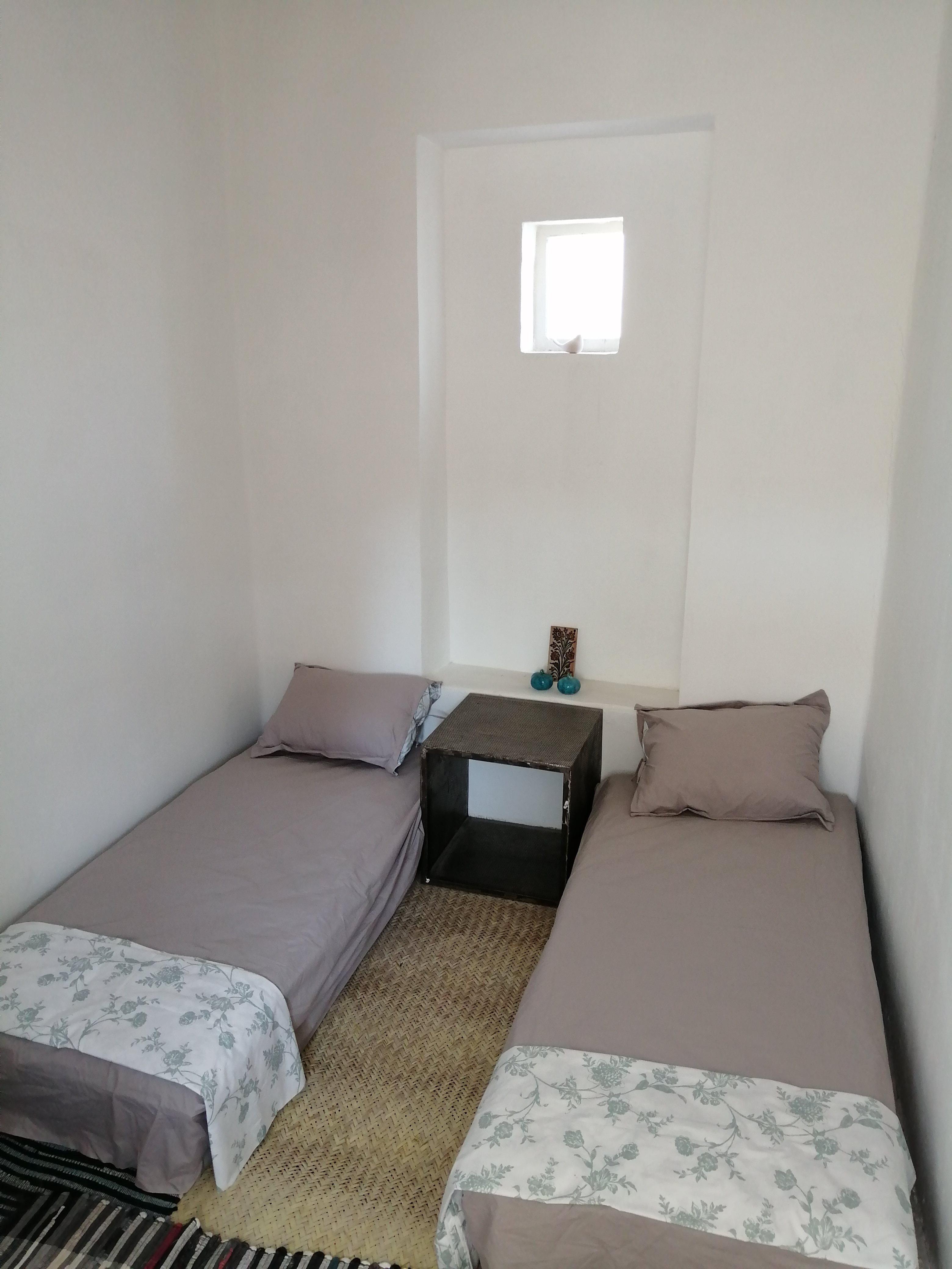 اقامتگاه بوم گردی نیمروز در سروستان