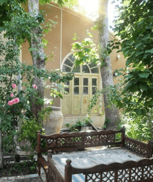 اقامتگاه عمارت صدر در مهریز