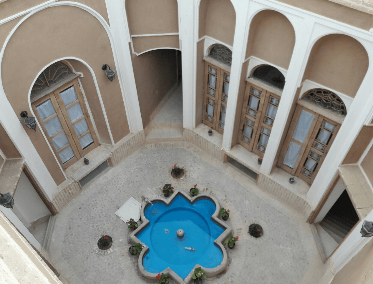 اجاره اقامتگاه سنتی سرزمین آفتاب در یزد