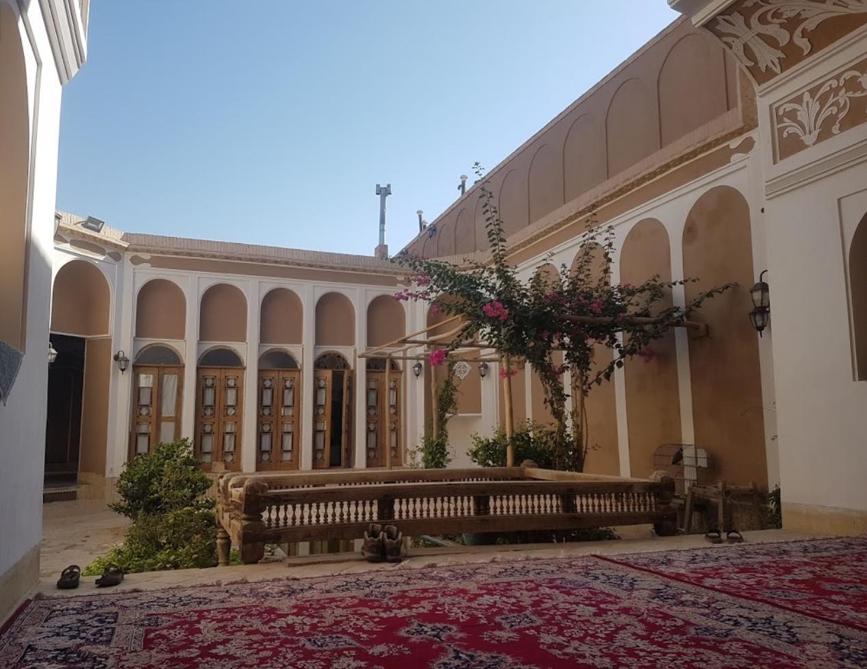 اجاره اقامتگاه سنتی سرزمین آفتاب در یزد