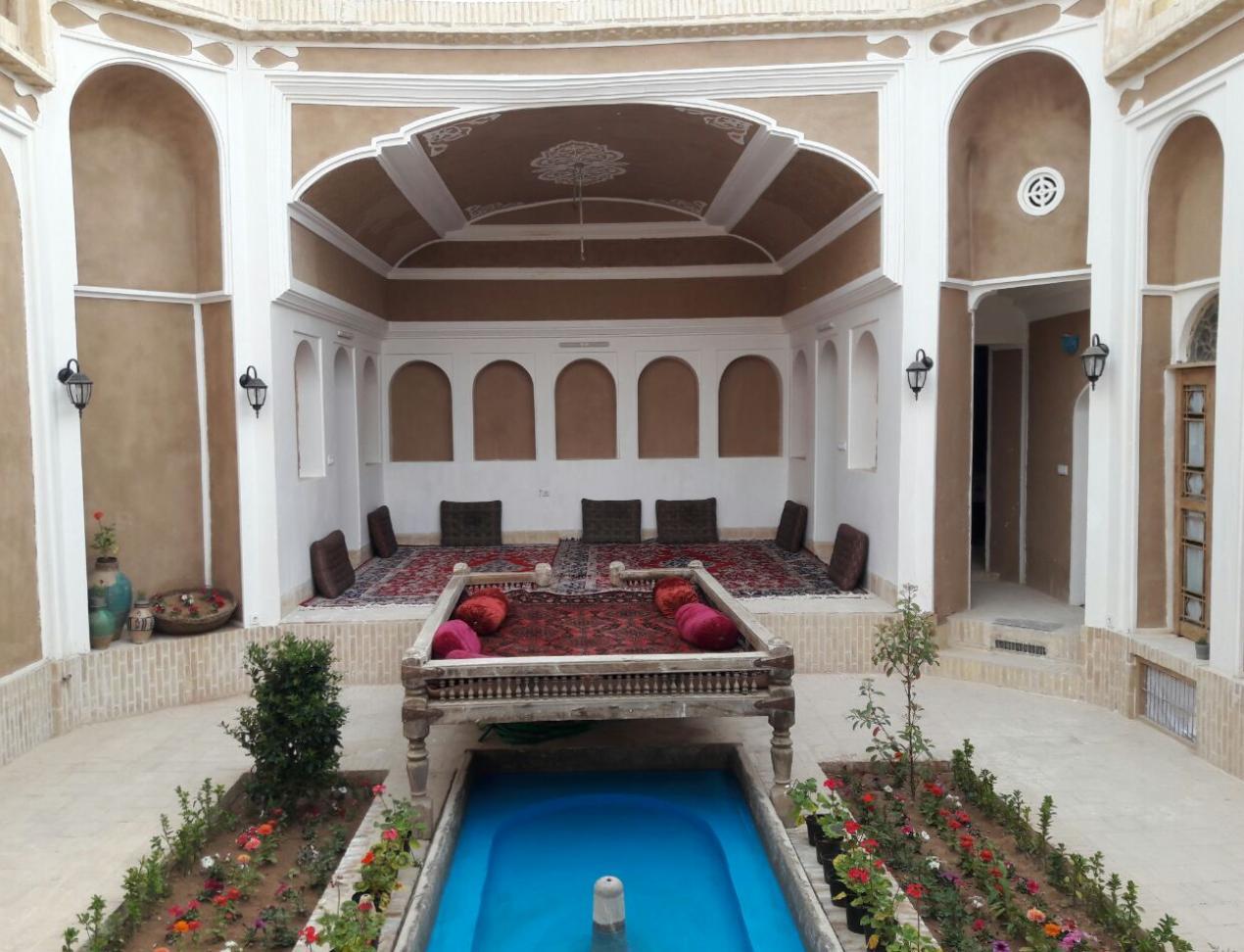 اجاره اقامتگاه سنتی سرزمین آفتاب در یزد