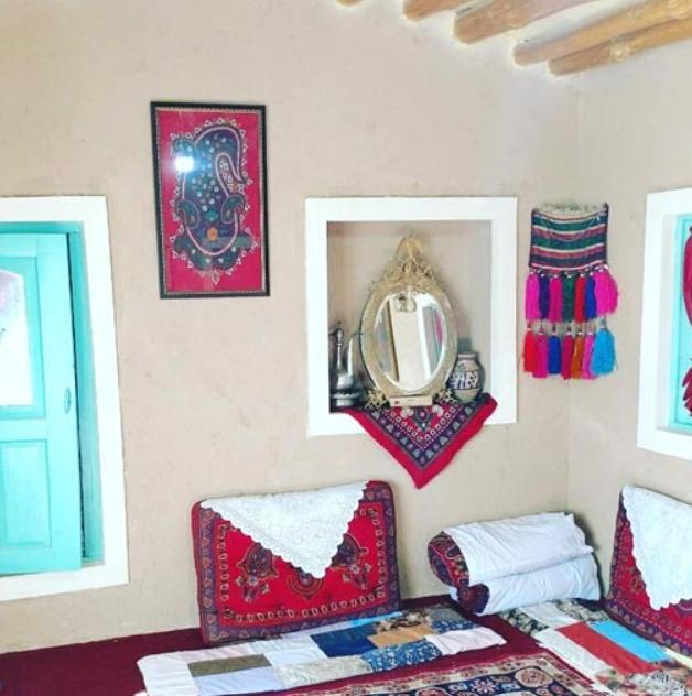 اقامتگاه بوم گردی سرای گلاب لاله زار بردسیر