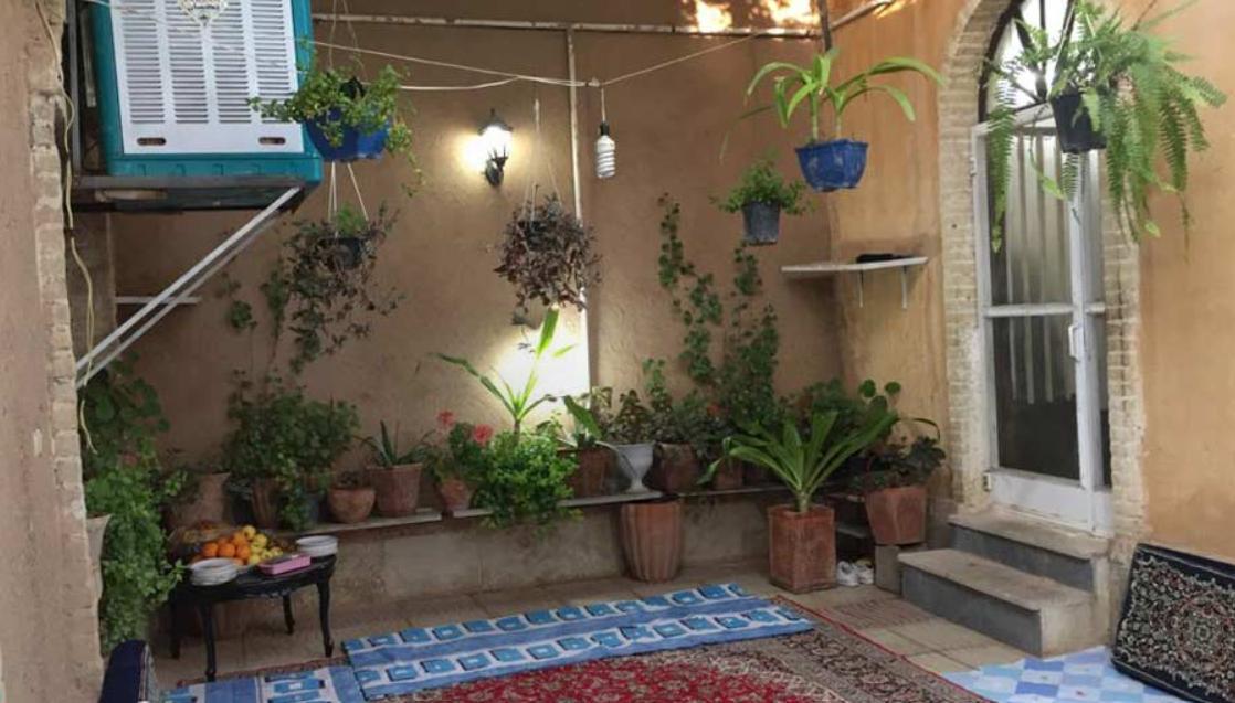 اقامتگاه بوم گردی دربست ماه بوم در ماهان