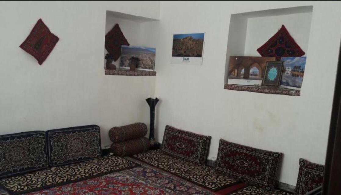 اقامتگاه بوم گردی دربست ماه بوم در ماهان