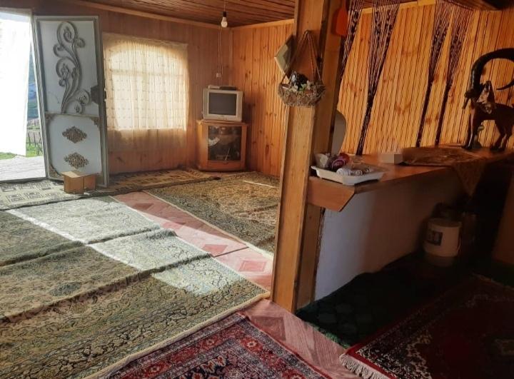 کلبه چوبی تالش درییلاق سوباتان چشم انداز زیبا