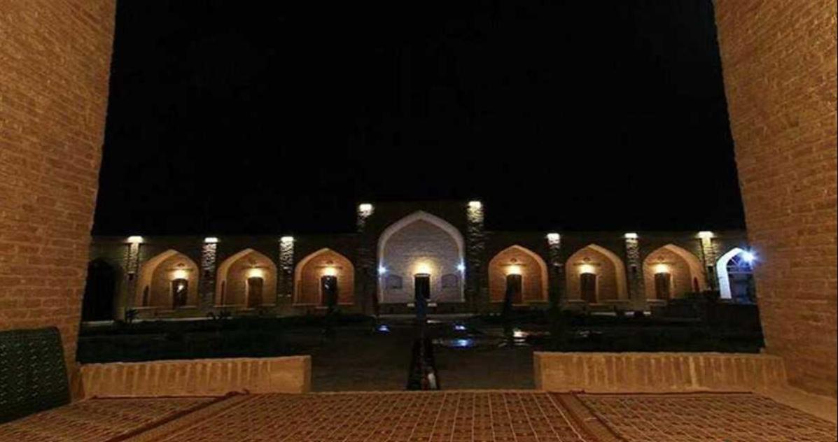 اقامتگاه کاروانسرای شاه عباسی در گرمسار