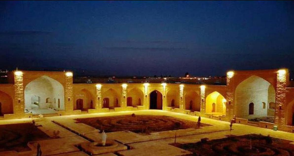 اقامتگاه کاروانسرای شاه عباسی در گرمسار