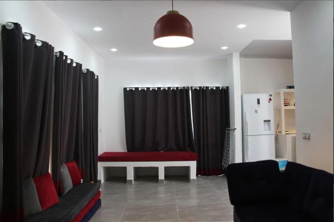 اقامتگاه بادگیر سفید در جزیره هنگام