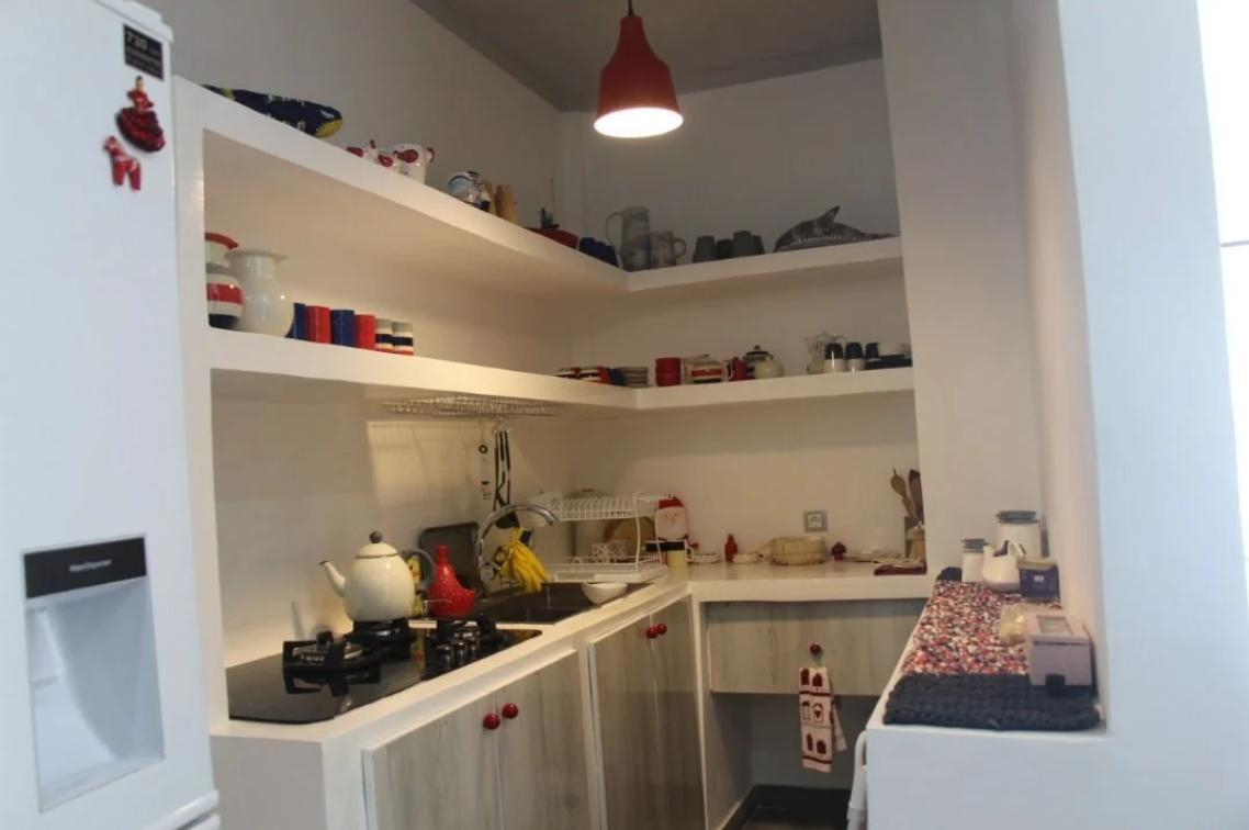 اقامتگاه بادگیر سفید در جزیره هنگام