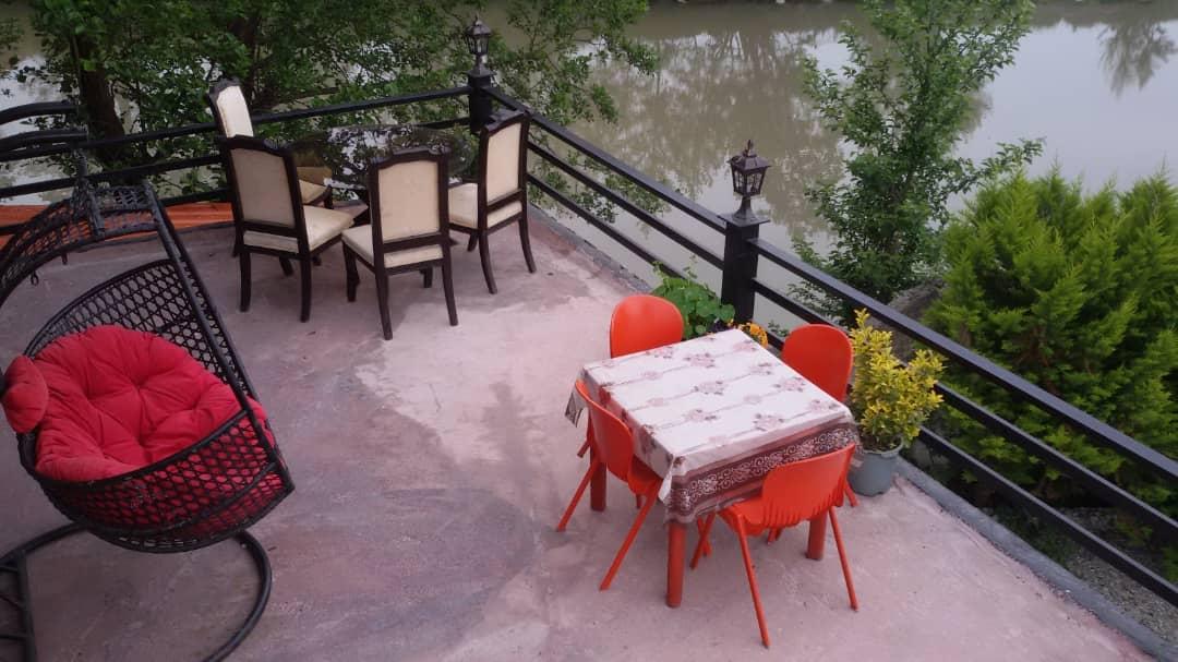 ویلا ساحلی استخردار با تراس رو به دریا و جنگل